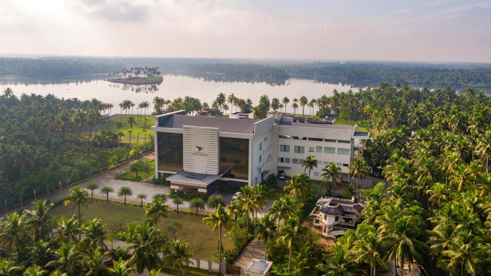 Blue Serene Resort Ґуруваюр Екстер'єр фото